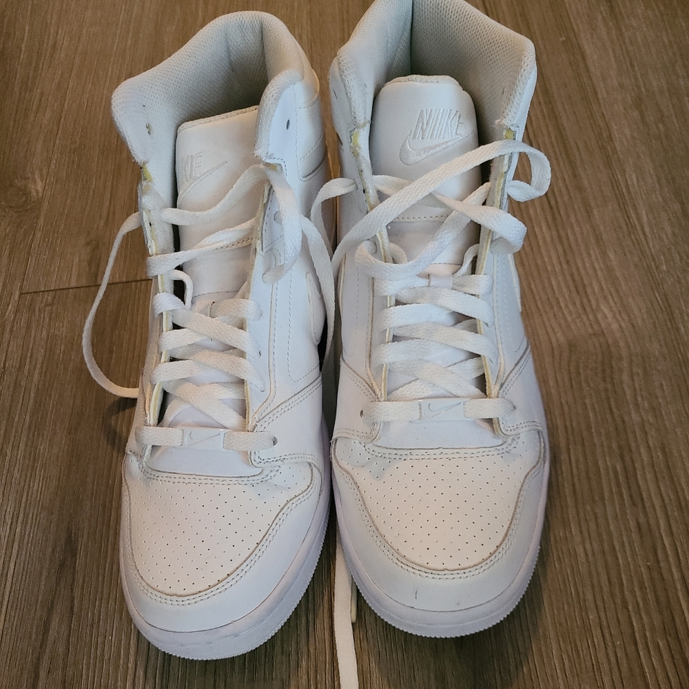 White Nike Prestige IV men's size 8